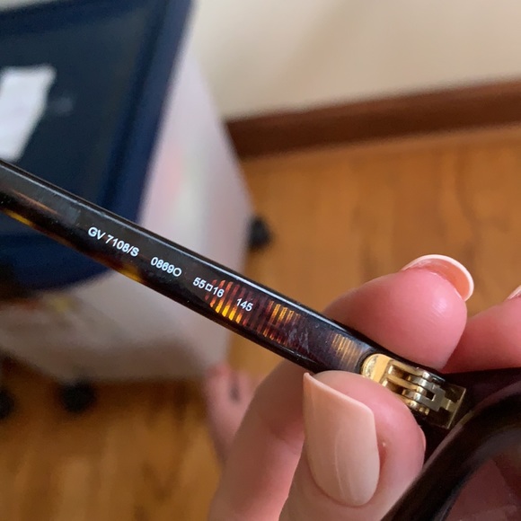 Givenchy Tortoise sunglasses - Picture 4 of 6